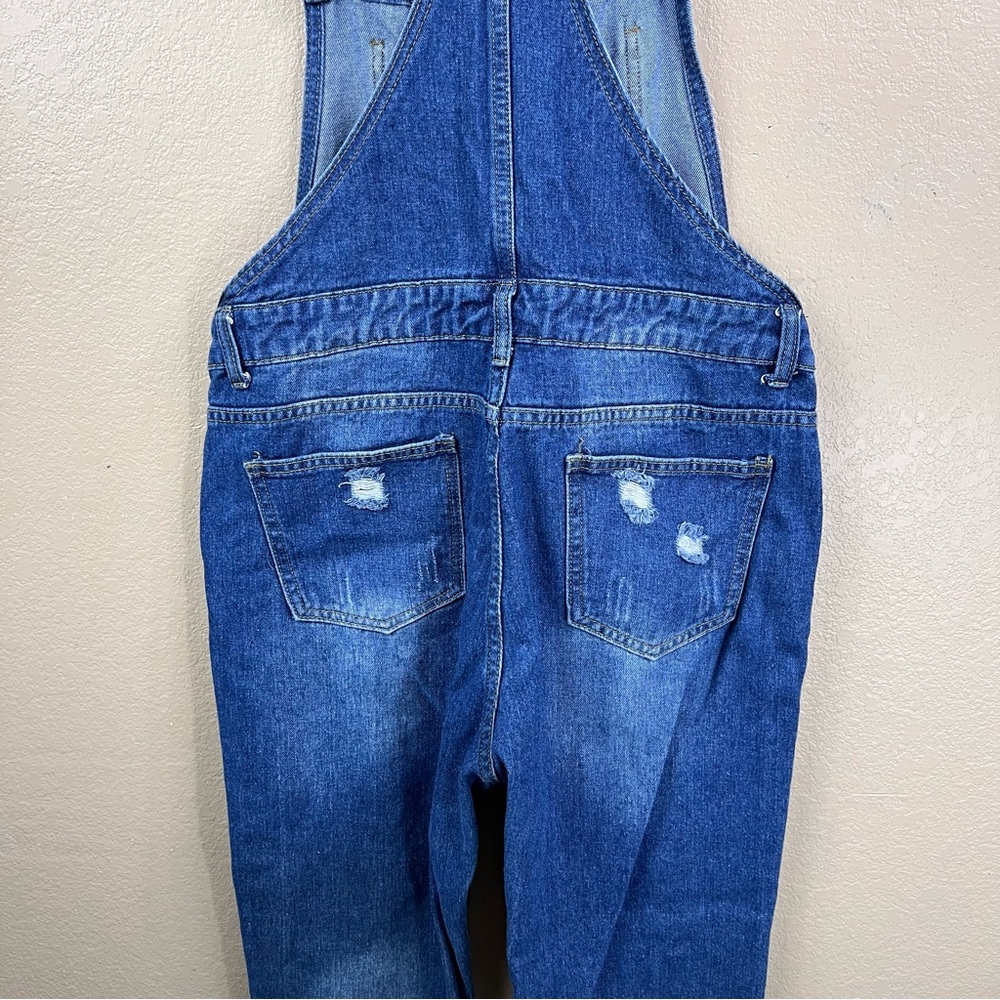 Distressed women’s denim overalls - Picture 6 of 7